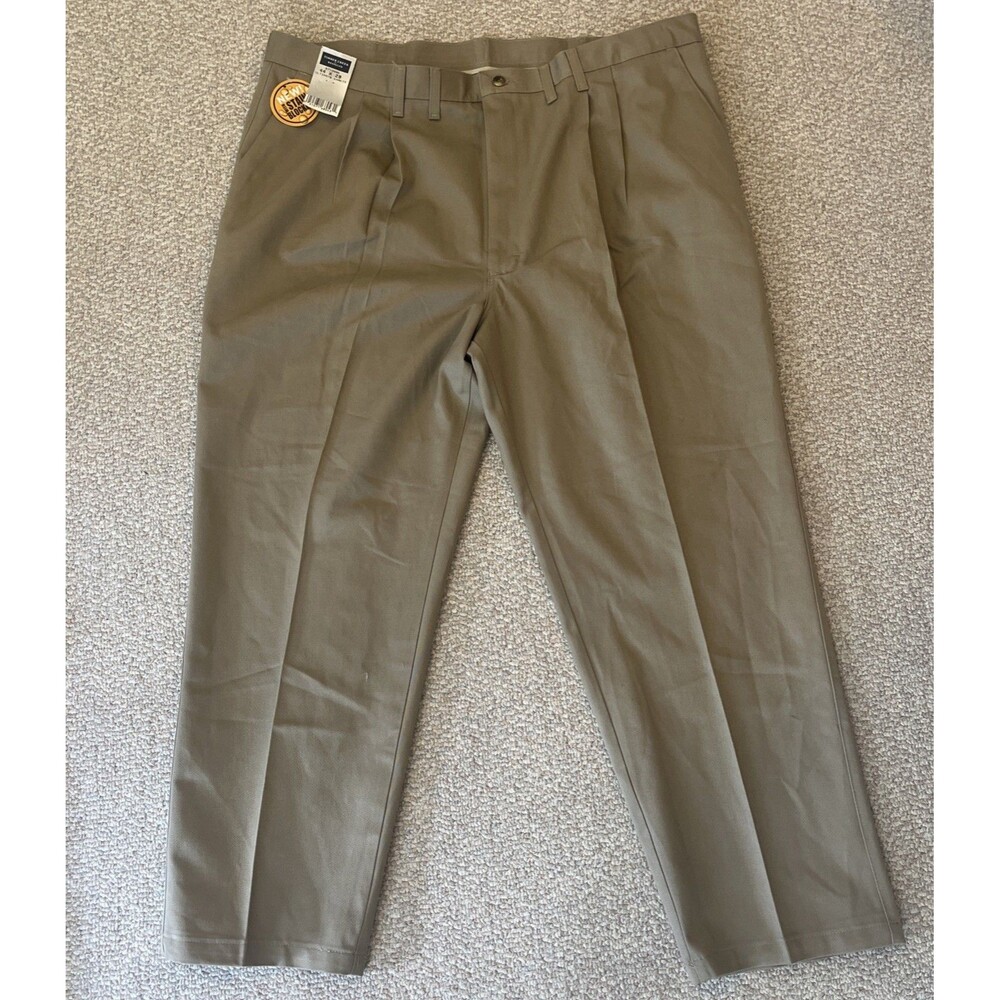 Timber Creek by Wrangler Men Pants 44x29 Khakis Stain Blocker NWT Pleated Brown